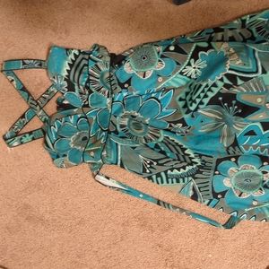 Sleeveless dress with tie and pockets! Size 12.